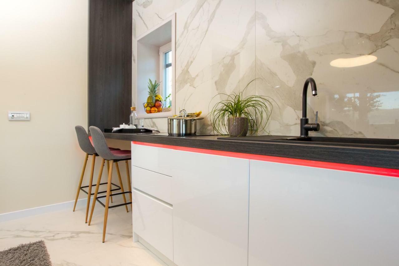 Apartmani Paklenica Noa Starigrad Paklenica Exterior foto